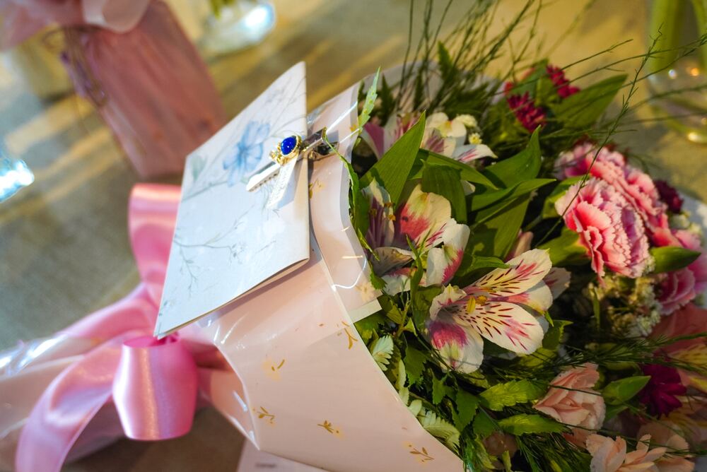 Arranjo elegante de flores brancas para casamento em Natal RN