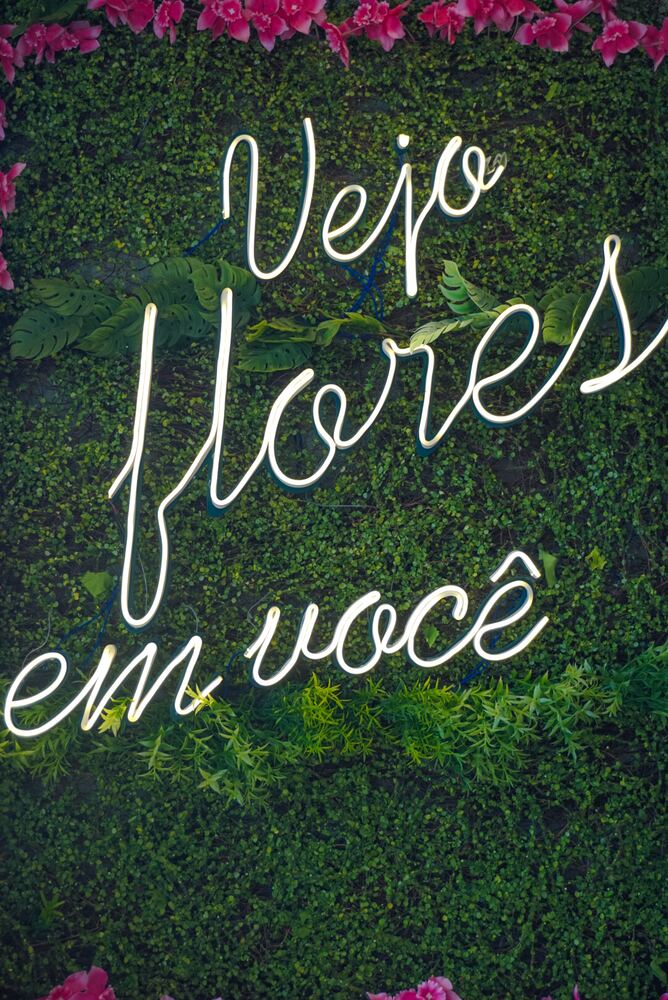 Flores do campo em arranjo rústico para decoração natural
